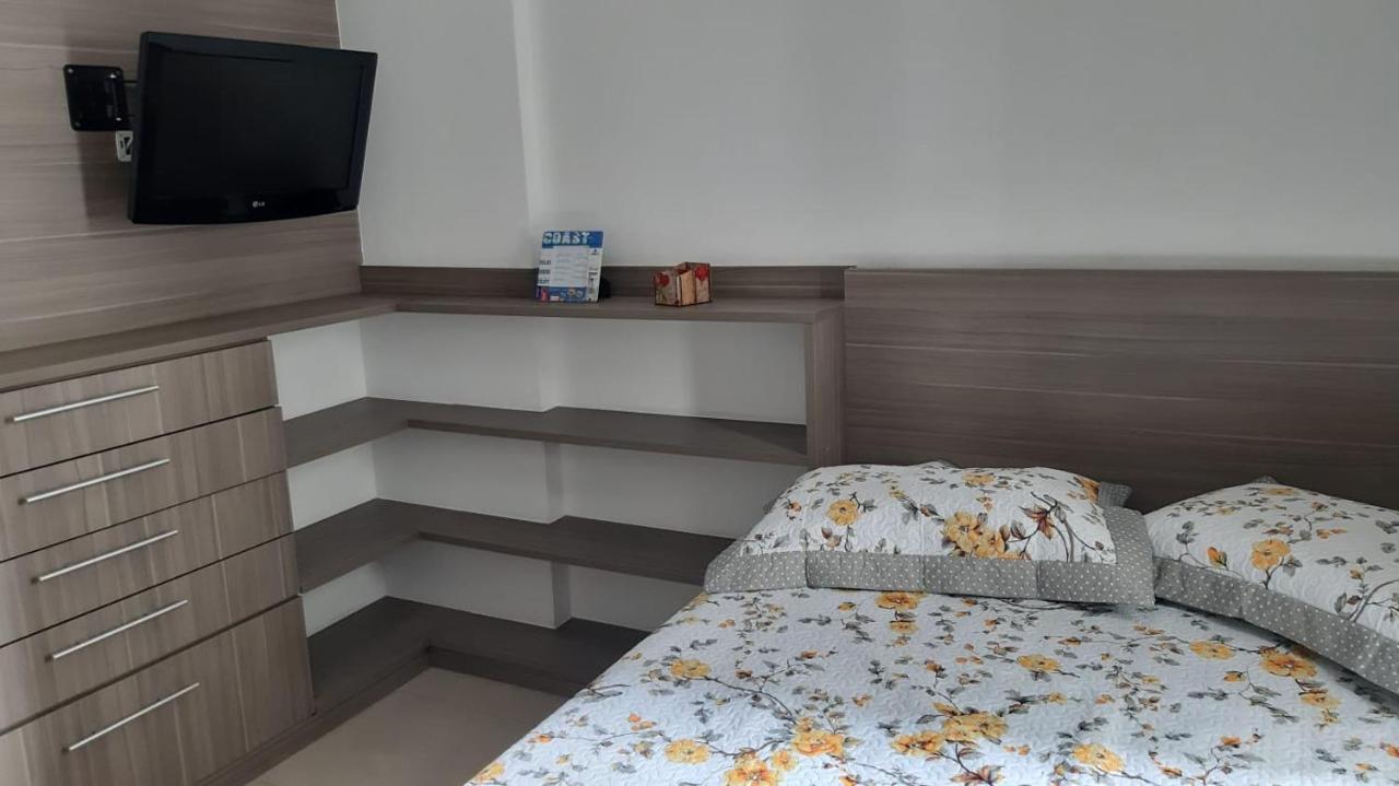 Flat em Pitangueiras - sacada gourmet, 3 dorms, limpeza diária e serv de praia Guarujá Exterior foto