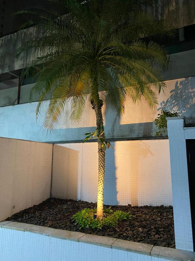 Flat em Pitangueiras - sacada gourmet, 3 dorms, limpeza diária e serv de praia Guarujá Exterior foto