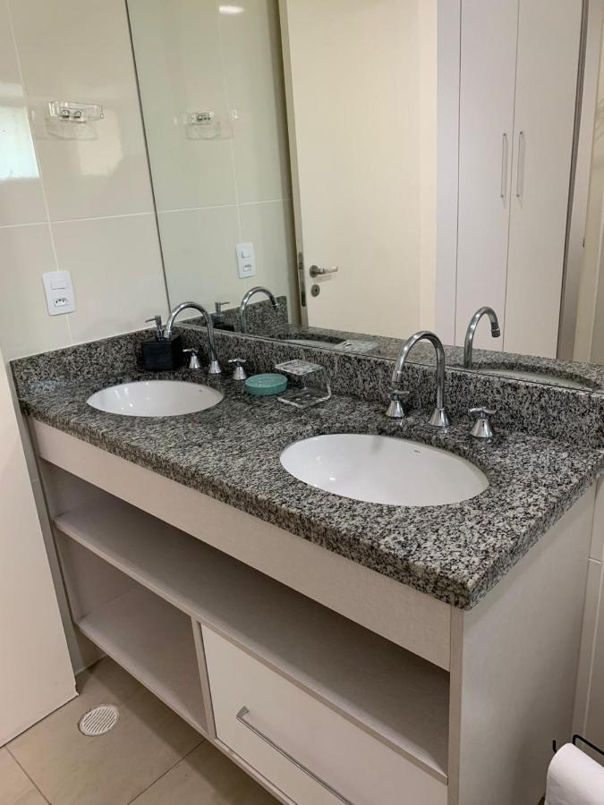 Flat em Pitangueiras - sacada gourmet, 3 dorms, limpeza diária e serv de praia Guarujá Exterior foto